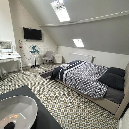 Place To Stay In Antwerp City Buitenkant foto