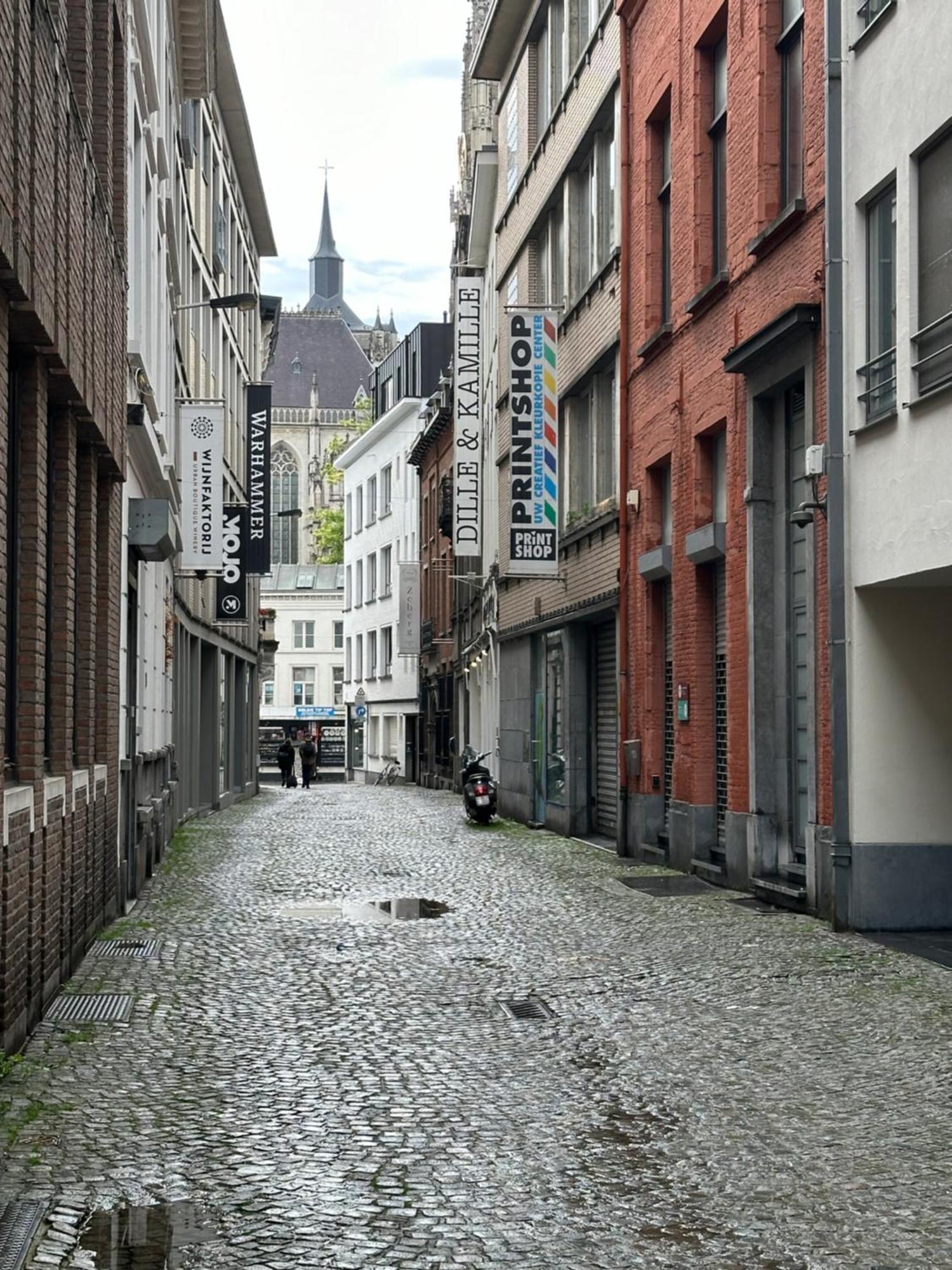 Place To Stay In Antwerp City Buitenkant foto